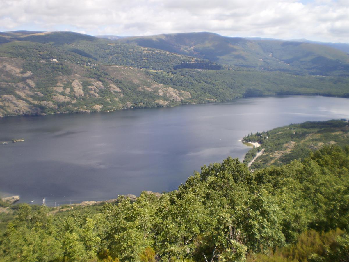 Cabanas Madarsu Vigo de Sanabria Kültér fotó